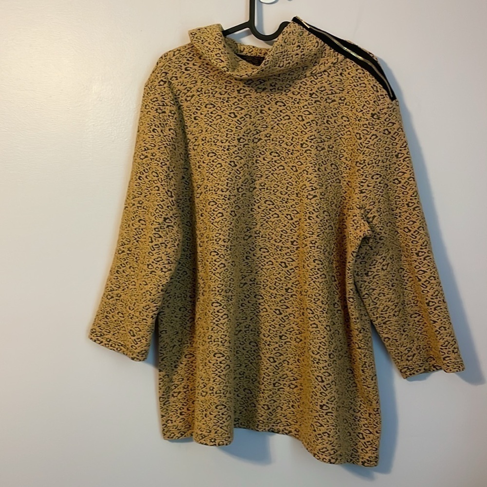 Chico’s Cowl Neck Animal Print Zipper Shoulder Shirt Top size 3 (XL/16)